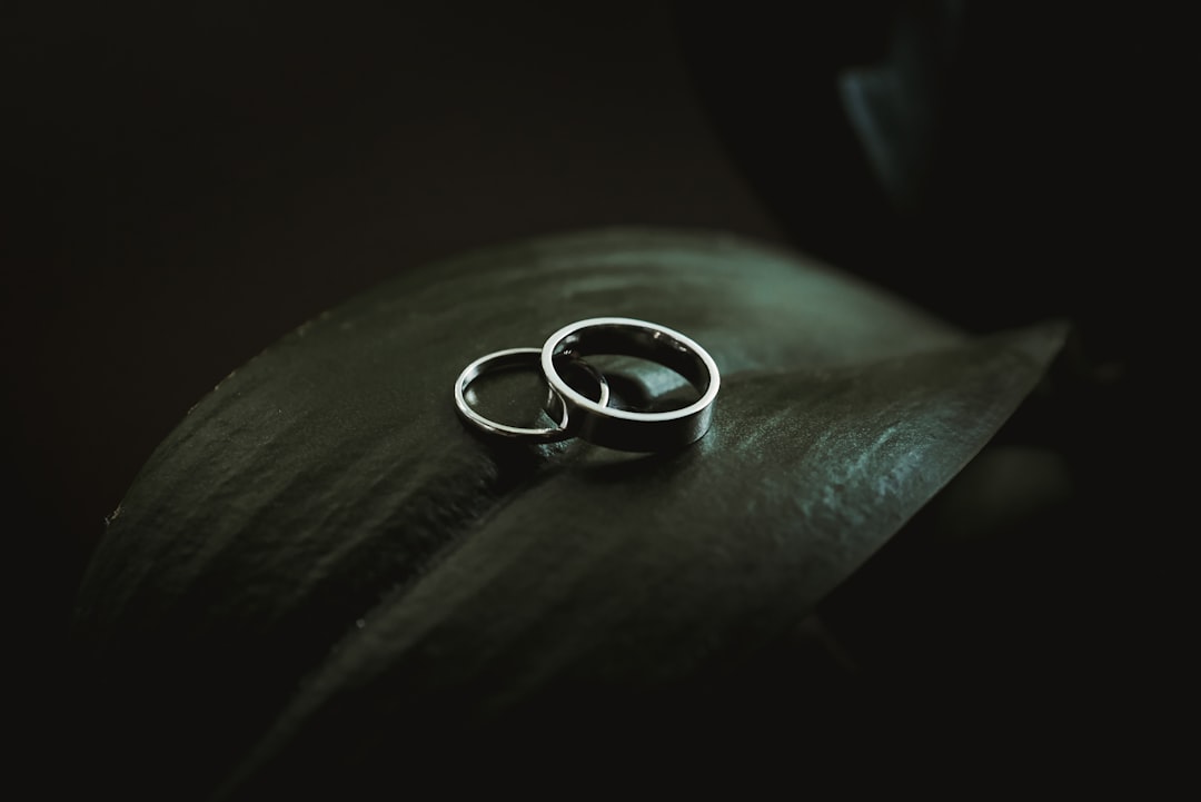 Przeczytaj więcej o artykule Personalized Wedding Bands: A Unique Touch for Your Special Day
