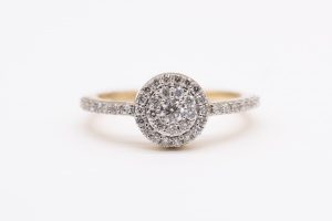 Przeczytaj więcej o artykule Where to Buy Engagement Rings in Allen, TX