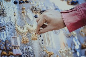 Подробнее о статье Jewelry Buying & Selling: A Comprehensive Guide