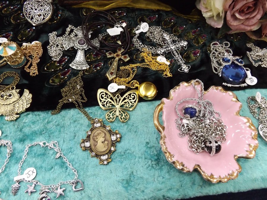 Photo Sell Antique Jewelry